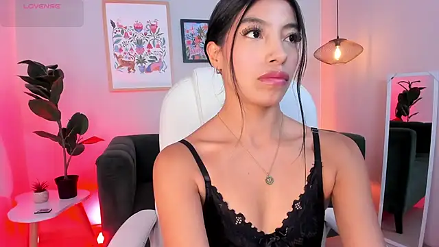 Snapshot of Tiffany_Low chatting on June 2026 05:28:02 PM Tiffany Low online show from June 2026 05:28:02 PM