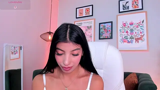 Snapshot of Tiffany_Low chatting on July 2026 01:24:02 PM Tiffany Low online show from July 2026 01:24:02 PM