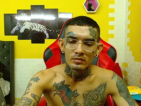 boy tatto777 online show from September 2025 01:12:02 PM