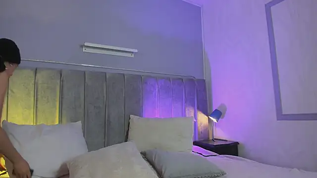 Peytonn Monroe online show from October 2025 12:18:02 PM