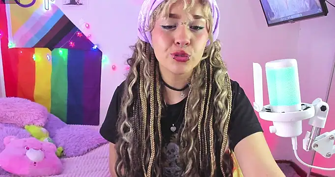 NekoWaifu online show from December 2025 01:38:02 PM