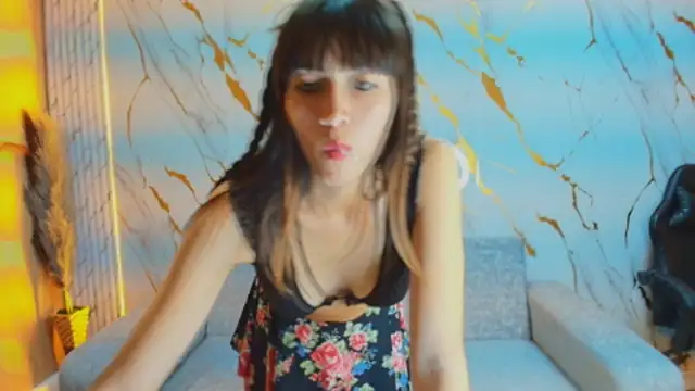 Isabella Blondetf online show from October 2025 07:48:01 PM