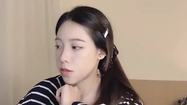 Snapshot of Meng_777 chatting on October 2025 12:23:02 PM Meng 777 online show from October 2025 12:23:02 PM