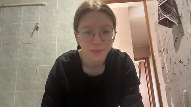 Snapshot of MargarettNewbie chatting on September 2025 04:57:02 AM MargarettNewbie online show from September 2025 04:57:02 AM