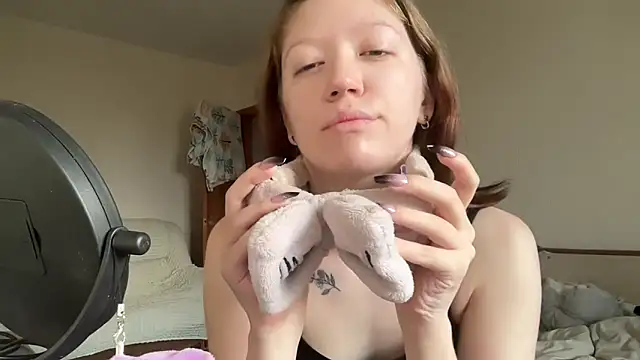 Snapshot of MargarettNewbie chatting on September 2025 04:03:02 AM MargarettNewbie online show from September 2025 04:03:02 AM