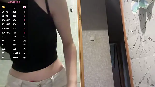 Snapshot of MargarettNewbie chatting on October 2025 04:04:01 AM MargarettNewbie online show from October 2025 04:04:01 AM