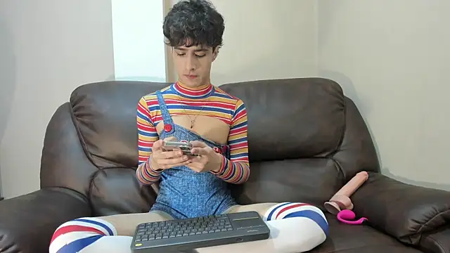 Snapshot of Xam_Collen chatting on October 2025 02:18:02 PM Xam Collen online show from October 2025 02:18:02 PM