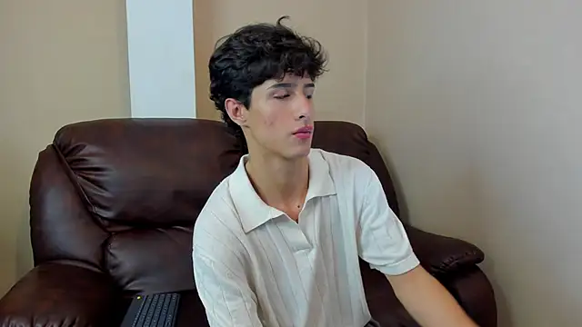 Xam Collen online show from December 2025 02:34:02 PM