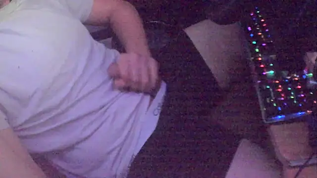 xderox318 online show from December 2025 11:00:02 PM