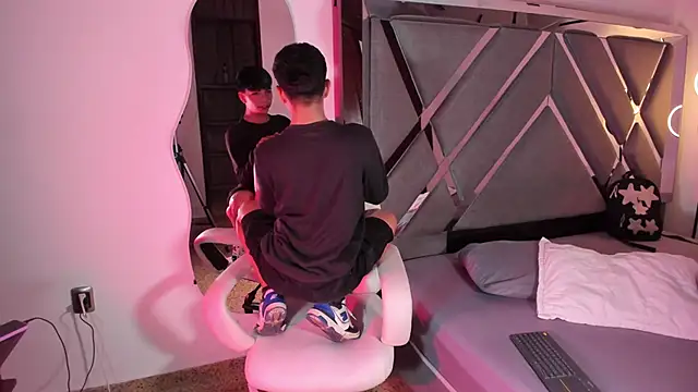 Snapshot of Peter_chase chatting on September 2025 06:31:02 PM Peter chase online show from September 2025 06:31:02 PM