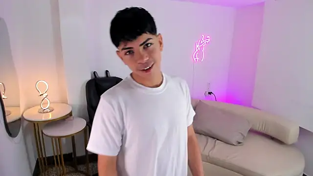 Snapshot of Peter_chase chatting on October 2025 06:17:02 PM Peter chase online show from October 2025 06:17:02 PM