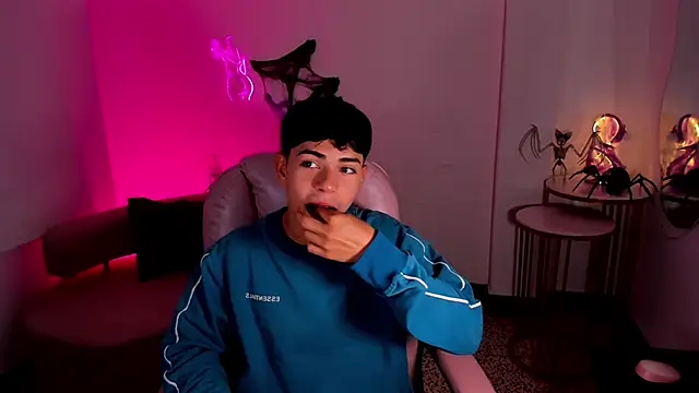 Snapshot of Peter_chase chatting on October 2025 07:14:01 PM Peter chase online show from October 2025 07:14:01 PM