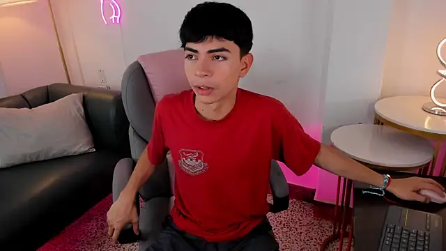 Snapshot of Peter_chase chatting on November 2025 06:19:02 PM Peter chase online show from November 2025 06:19:02 PM