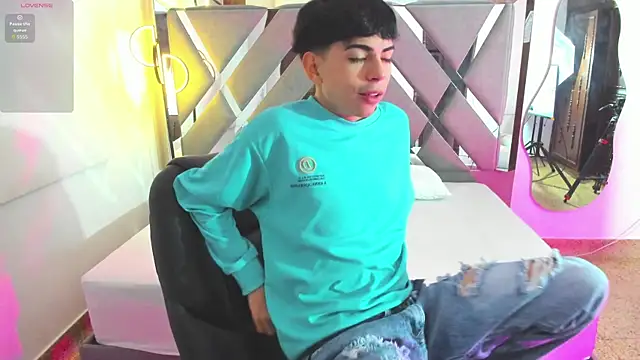 Snapshot of Peter_chase chatting on November 2025 06:18:01 PM Peter chase online show from November 2025 06:18:01 PM