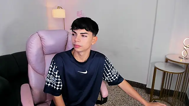 Snapshot of Peter_chase chatting on December 2025 05:20:02 PM Peter chase online show from December 2025 05:20:02 PM