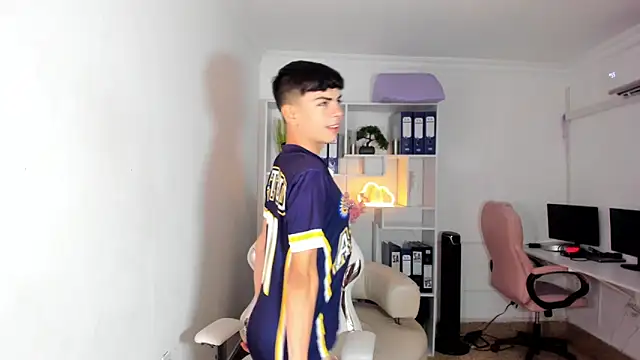 Snapshot of Peter_chase chatting on January 2026 02:10:01 PM Peter chase online show from January 2026 02:10:01 PM