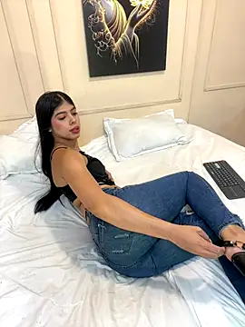 Snapshot of Ambersfoxx chatting on November 2025 01:07:02 PM Ambersfoxx online show from November 2025 01:07:02 PM