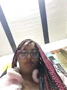 Snapshot of Ebony-Goddess19 chatting on October 2025 01:24:01 AM Ebony-Goddess19 online show from October 2025 01:24:01 AM