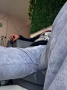 Snapshot of tomy_hot20 chatting on November 2025 09:26:02 PM tomy hot20 online show from November 2025 09:26:02 PM