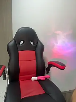 Snapshot of Isa_klein chatting on November 2025 04:45:02 AM Isa klein online show from November 2025 04:45:02 AM