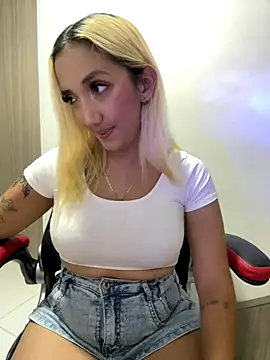 Snapshot of Isa_klein chatting on November 2025 09:42:02 PM Isa klein online show from November 2025 09:42:02 PM