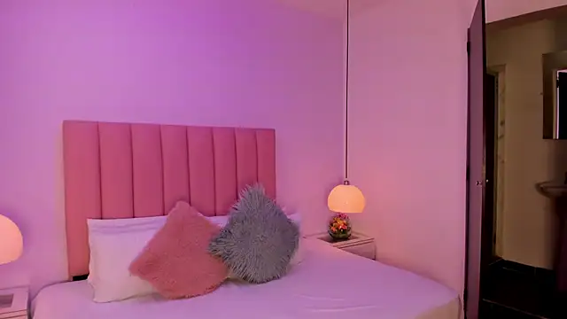 Amy Ferreira online show from October 2025 03:26:02 AM