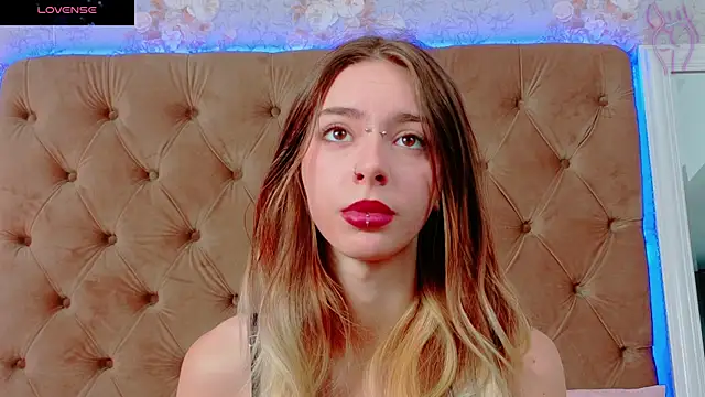 Snapshot of CoraVex chatting on October 2025 04:13:01 AM CoraVex online show from October 2025 04:13:01 AM