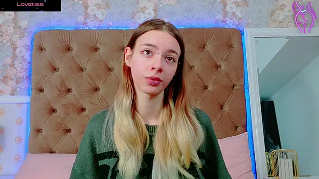 Snapshot of CoraVex chatting on October 2025 03:54:02 AM CoraVex online show from October 2025 03:54:02 AM