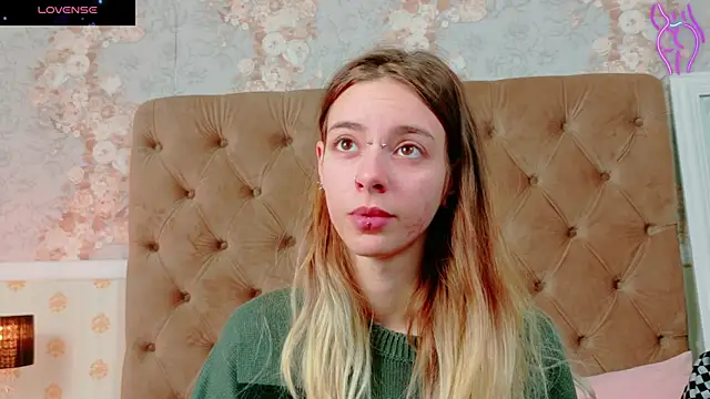 Snapshot of CoraVex chatting on October 2025 04:59:01 AM CoraVex online show from October 2025 04:59:01 AM