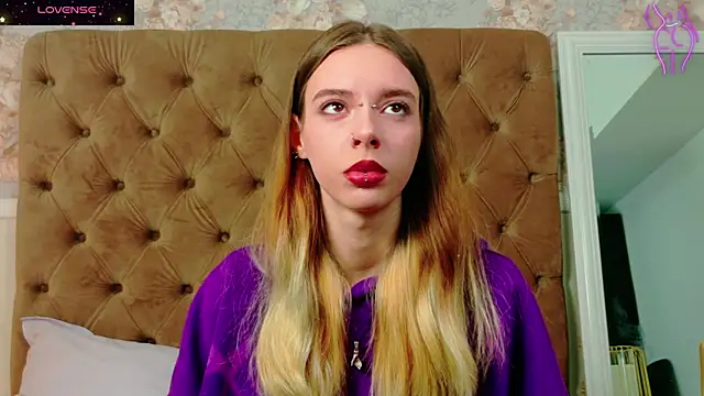 Snapshot of CoraVex chatting on December 2025 05:06:02 AM CoraVex online show from December 2025 05:06:02 AM