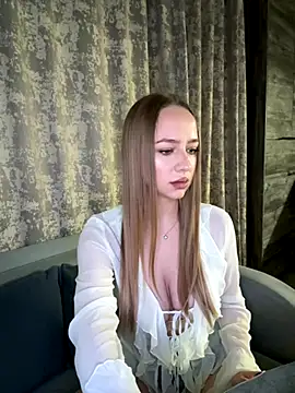 Snapshot of MissOyee chatting on November 2025 06:26:01 PM MissOyee online show from November 2025 06:26:01 PM