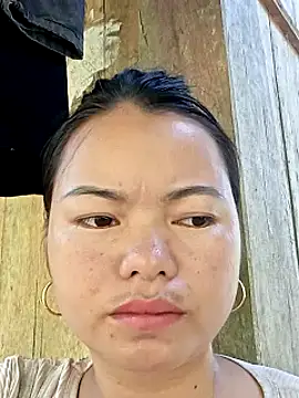 emly-xinh18 online show from September 2025 05:53:02 AM