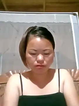 emly-xinh18 online show from September 2025 10:47:01 PM