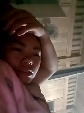 emly-xinh18 online show from October 2025 12:59:02 PM