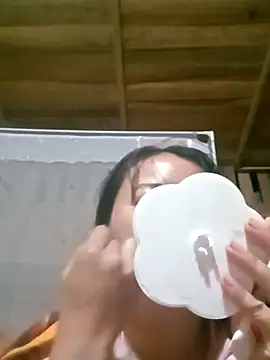 emly-xinh18 online show from October 2025 12:34:02 PM