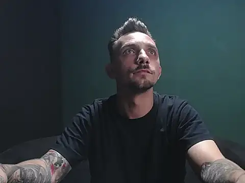 Snapshot of guesswhatbitch chatting on September 2025 11:41:02 PM guesswhatbitch online show from September 2025 11:41:02 PM