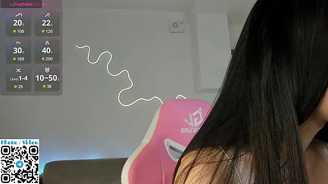 Snapshot of Helen_Spark chatting on November 2025 02:01:02 AM Helen Spark online show from November 2025 02:01:02 AM