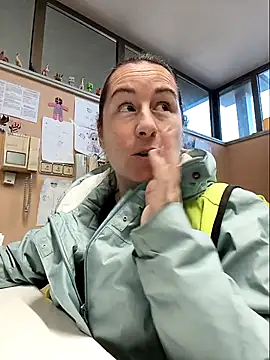 bichota85 online show from December 2025 11:59:01 AM