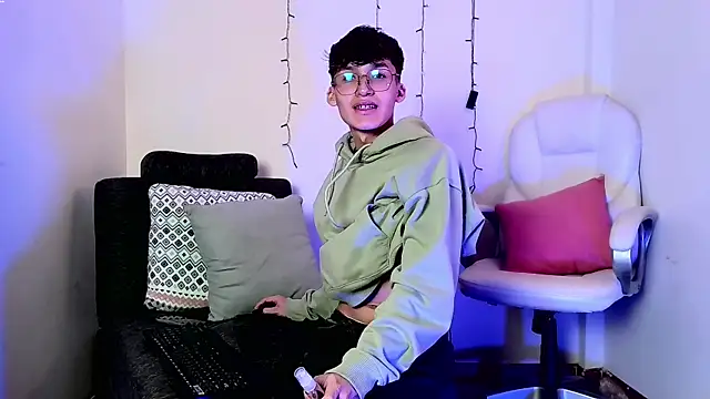 Snapshot of bellmontneon chatting on November 2025 11:33:01 AM bellmontneon online show from November 2025 11:33:01 AM