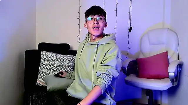 Snapshot of bellmontneon chatting on November 2025 11:09:02 AM bellmontneon online show from November 2025 11:09:02 AM