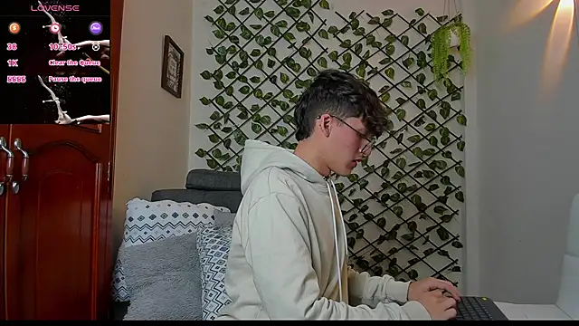 Snapshot of bellmontneon chatting on November 2025 11:12:02 AM bellmontneon online show from November 2025 11:12:02 AM