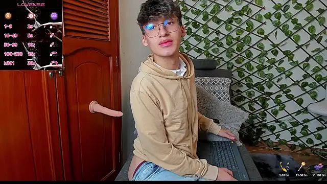 Snapshot of bellmontneon chatting on December 2025 11:15:01 AM bellmontneon online show from December 2025 11:15:01 AM