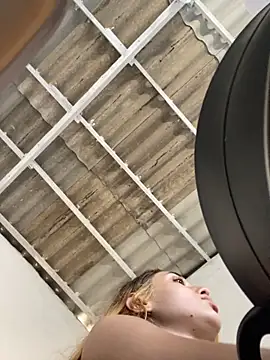 Snapshot of loirinhaaa chatting on November 2025 03:12:02 PM loirinhaaa online show from November 2025 03:12:02 PM