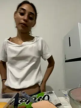 Snapshot of loirinhaaa chatting on November 2025 10:10:02 PM loirinhaaa online show from November 2025 10:10:02 PM