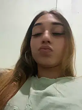 Snapshot of loirinhaaa chatting on November 2025 01:38:01 AM loirinhaaa online show from November 2025 01:38:01 AM