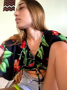 Snapshot of loirinhaaa chatting on November 2025 05:46:02 PM loirinhaaa online show from November 2025 05:46:02 PM