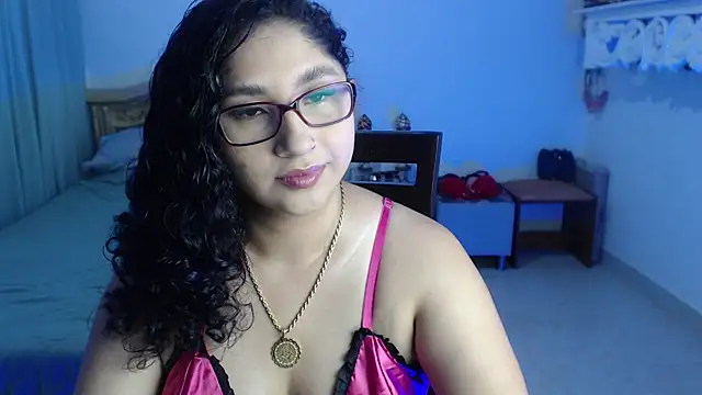 Snapshot of Gia_Dior chatting on September 2025 11:42:01 PM Gia Dior online show from September 2025 11:42:01 PM