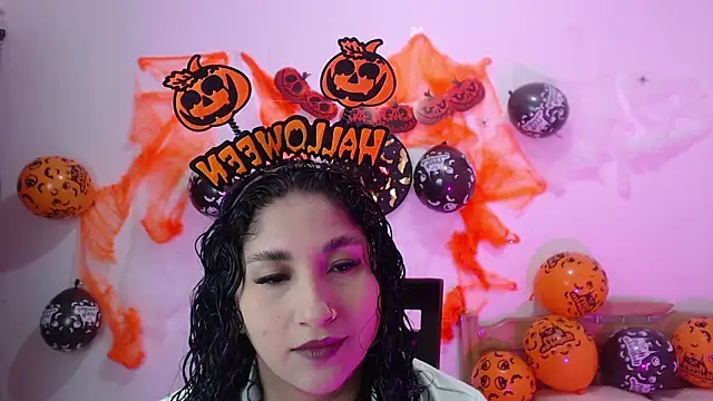Snapshot of Gia_Dior chatting on October 2025 12:42:02 AM Gia Dior online show from October 2025 12:42:02 AM