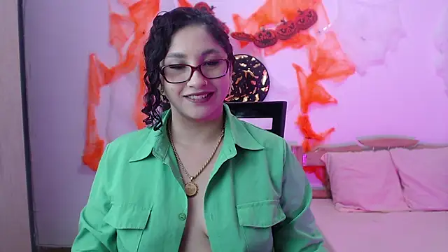 Snapshot of Gia_Dior chatting on October 2025 10:10:01 PM Gia Dior online show from October 2025 10:10:01 PM