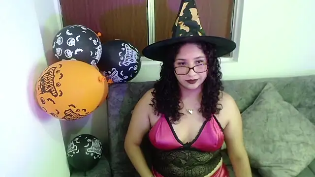 Snapshot of Gia_Dior chatting on October 2025 09:15:02 PM Gia Dior online show from October 2025 09:15:02 PM